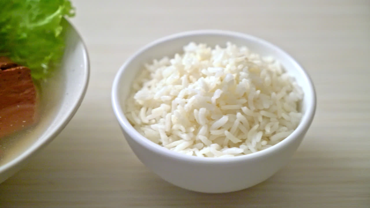 sopa de entrañas de cerdo y jalea de sangre con arroz - estilo de comida asiática