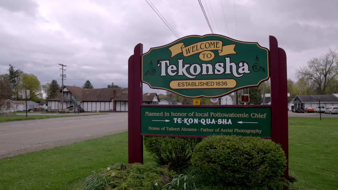 Welcome to Tekonsha, Michigan sign with gimbal video stable