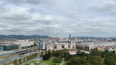 Centro-De-La-Ciudad-Vieja-De-Viena-En-Austria-Desde-Arriba-Filmado-En-4k