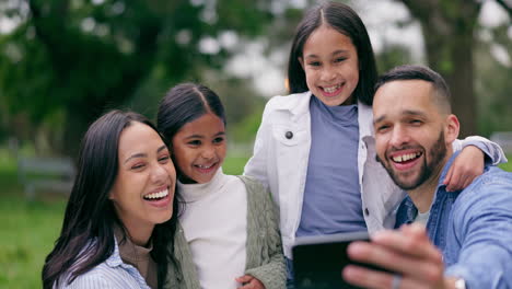 Happy-family,-hug-and-selfie-in-nature