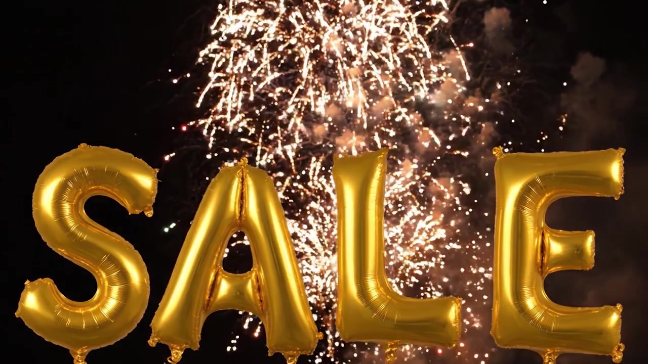 Una vivace celebrazione di sconti: palloncini dorati con la scritta 'SALDI' illuminati da spettacolari fuochi d'artificio in un cielo notturno, creando un'atmosfera festosa per gli acquirenti.