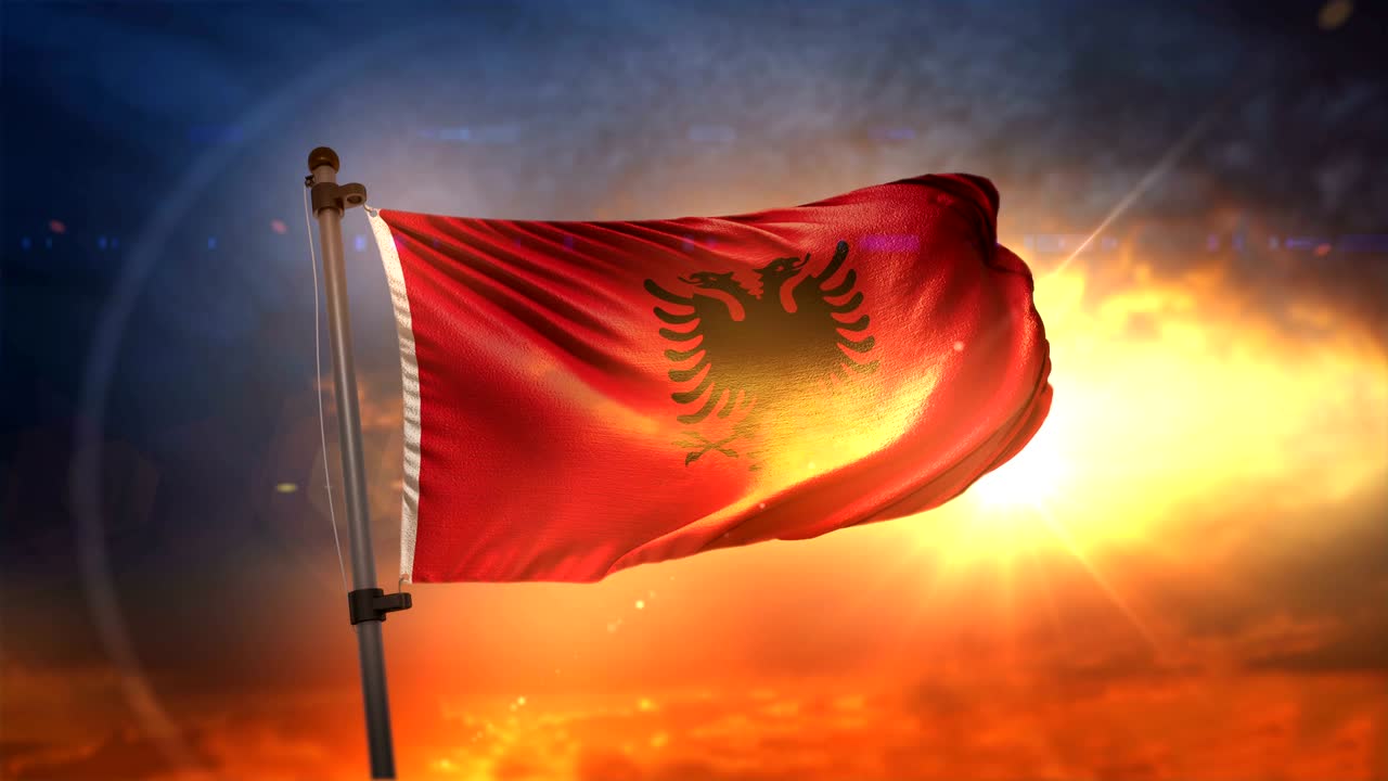 알바니아의 발은 아름다운 해가 뜨는 순환 속도 느린 동작 4k에서 백라이트됩니다.