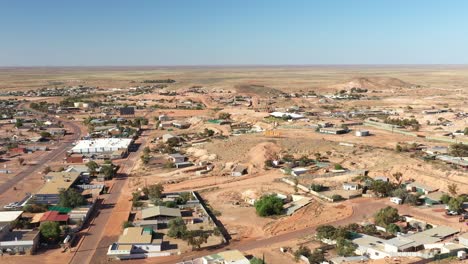 Excelente-Toma-Aérea-De-Coober-Pedy,-Sur-De-Australia