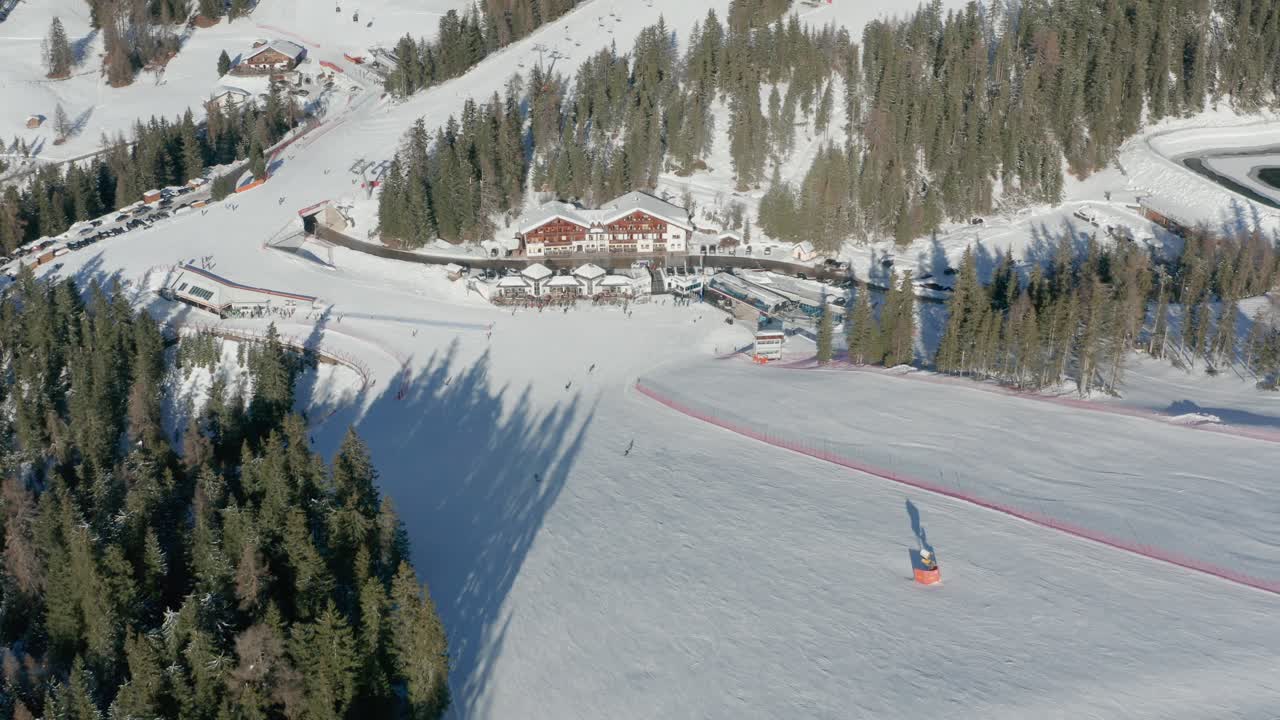 la temporada de esquí en la estación de esquí de kronplatz, tirol del sur, italia