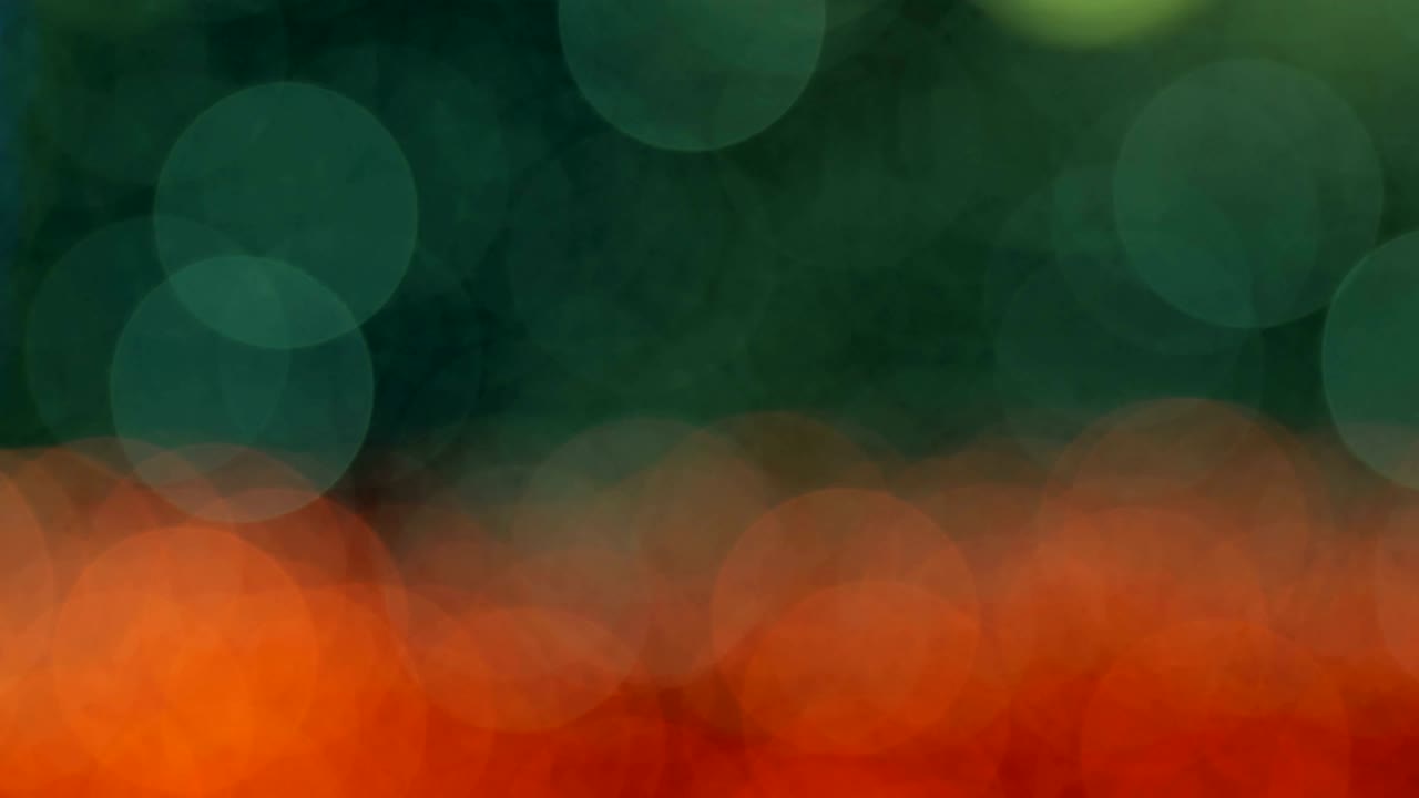 el fondo abstracto de la noche está desfocado con un bonito bokeh. luces de navidad borrosas bokeh. panorámica a través del borrón.