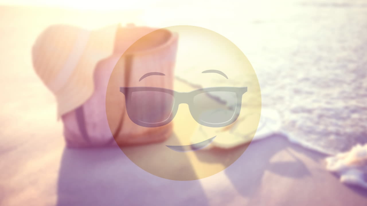 해변에서 선글라스를 입은 미소