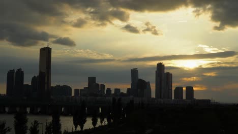 Hora-Dorada-Puesta-De-Sol-En-La-Ciudad-De-Seúl