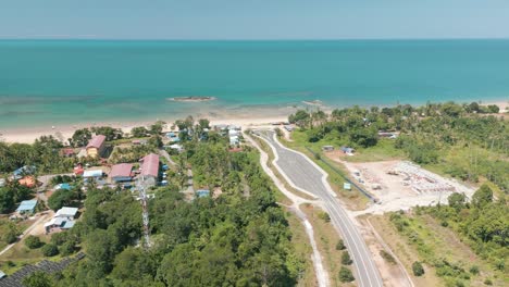 hermosa vista aérea del paraíso telok melano sarawak, kampung telok melano fue una vez un refugio durante las tormentas marinas para los comerciantes de sambas, indonesia a kuching