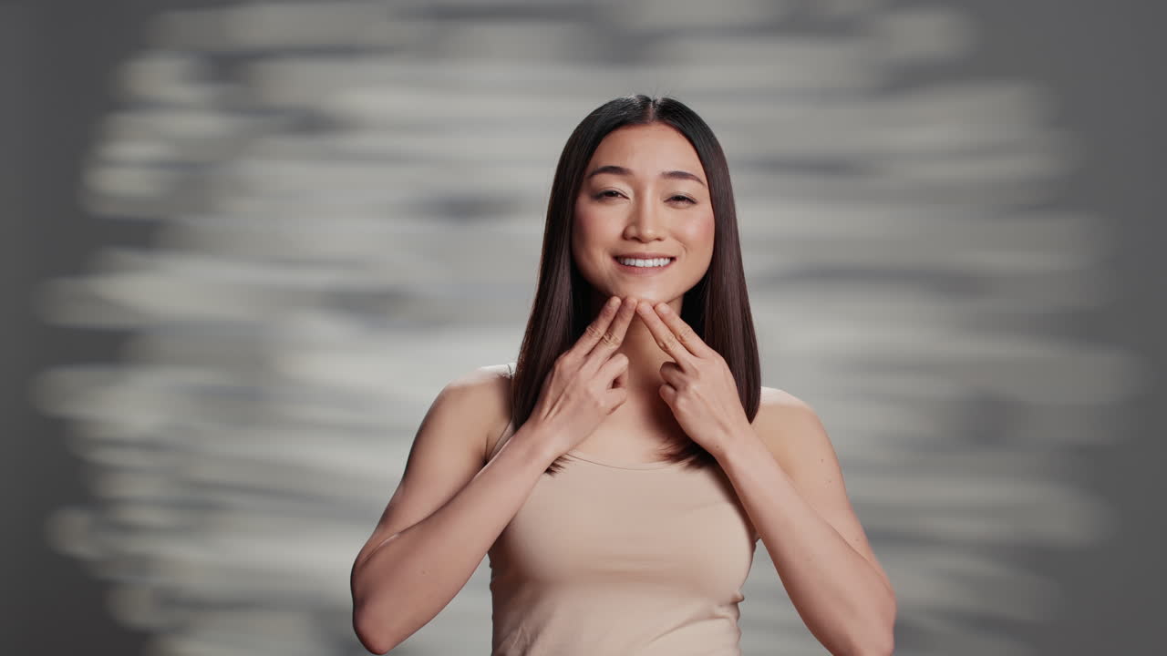 웃는 아시아 여성의 초상화