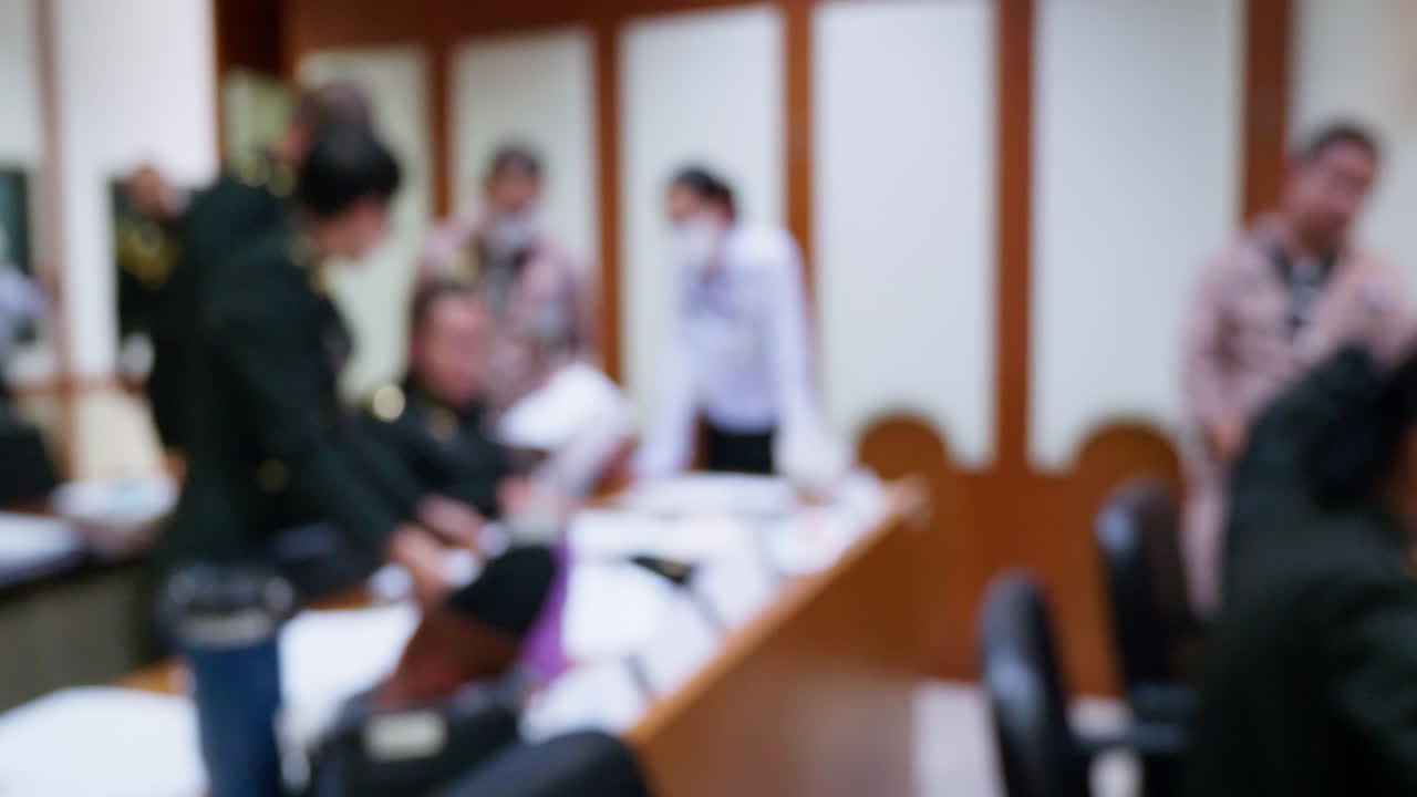 사무실의 회의실에서 브레인스토밍과 함께 팀워크와 계획을 계획합니다.