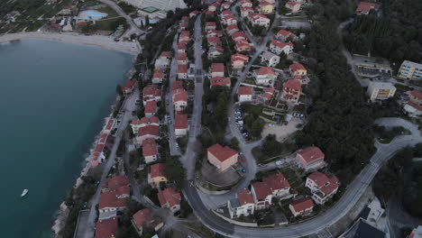 Edificios-Aéreos-Con-Vistas-A-La-Bahía-De-Kvarner,-Rabac,-Istria,-Croacia