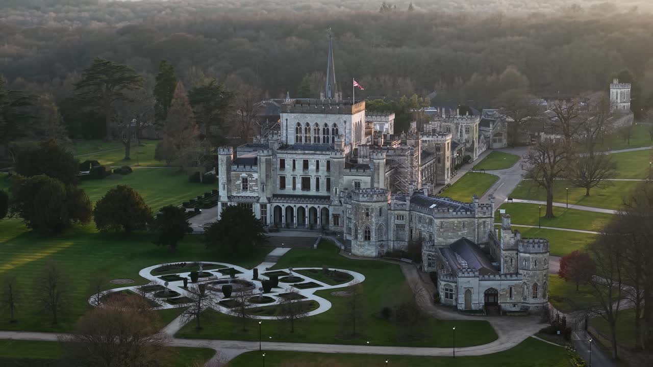 Vista aerea di Ashridge House al tramonto, location romantica, patrimonio e eleganza senza tempo