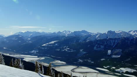 Berg-Mit-Schnee-Bedeckt