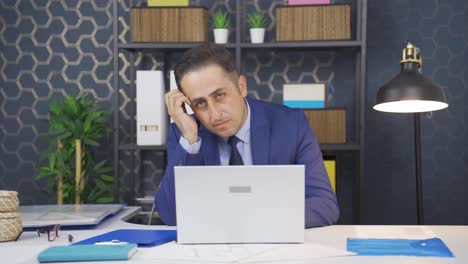 un hombre de negocios cuidadoso.