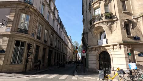 daytime progression of a corner in paris