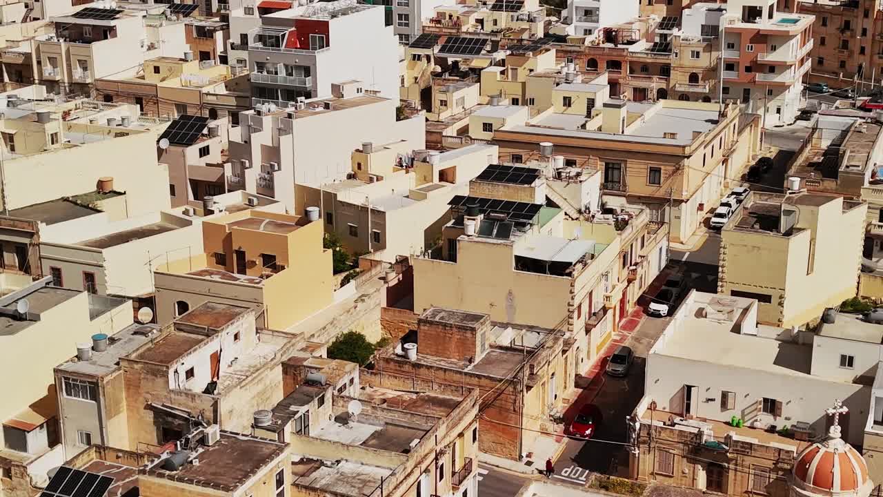 Vista di case e tetti a La Valletta, Malta, durante il giorno