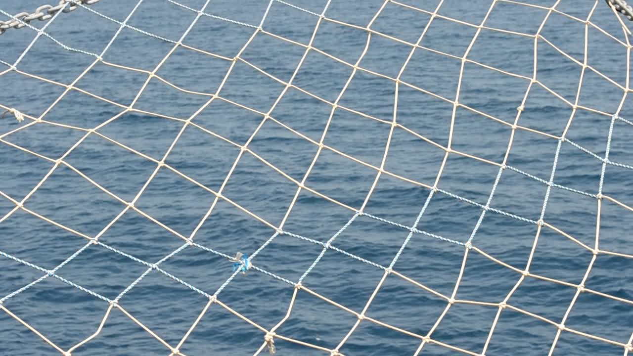 Mare, nave