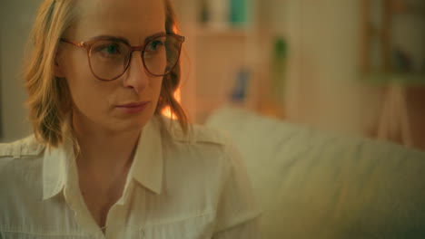 woman with depression during therapy session
