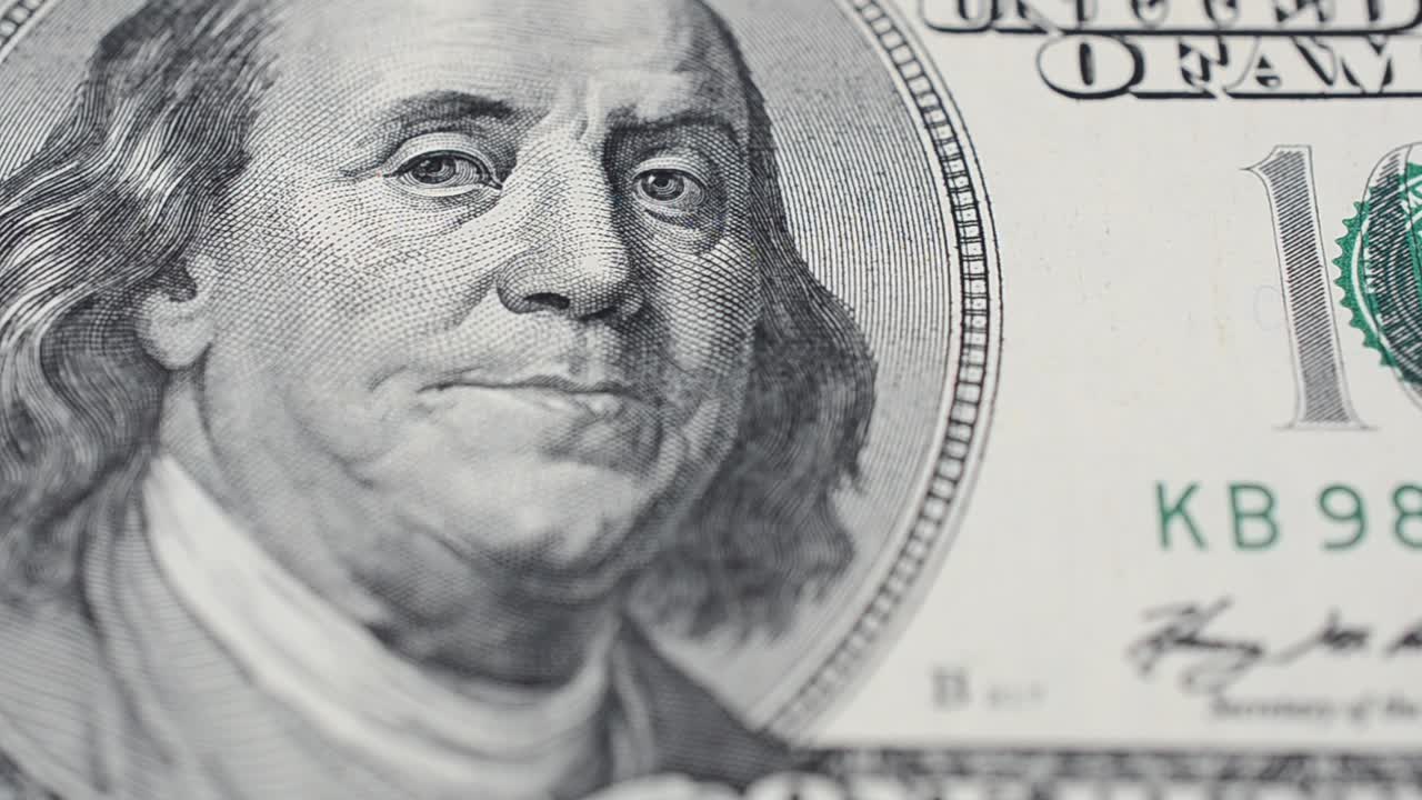 Cédula de dólar americano. Filmagem de dinheiro.