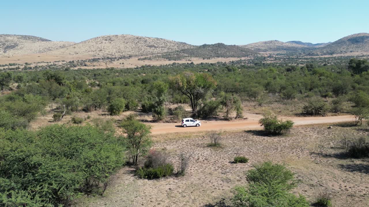 el horizonte del safari en el parque nacional de pilanesberg en el noroeste de sudáfrica