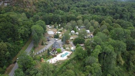 Imágenes-Filmadas-En-Francia,-Lourdes-Con-Dji-Mini-2-En-4k