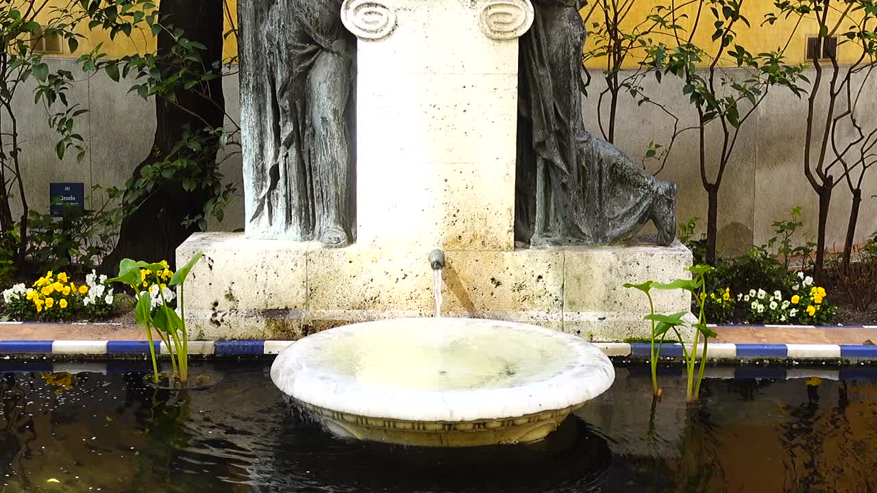 La fontana nel cortile della casa-museo di Sorolla. La casa è stata costruita tra il 1909 e il 1910