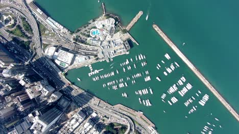 Vista-Aérea-De-Los-Rascacielos-Y-La-Costa-De-Hong-Kong-Frente-Al-Mar