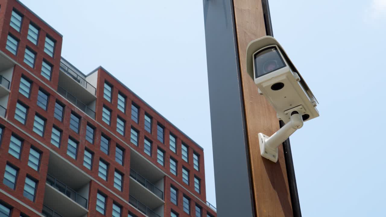 Telecamera di sicurezza pubblica in città