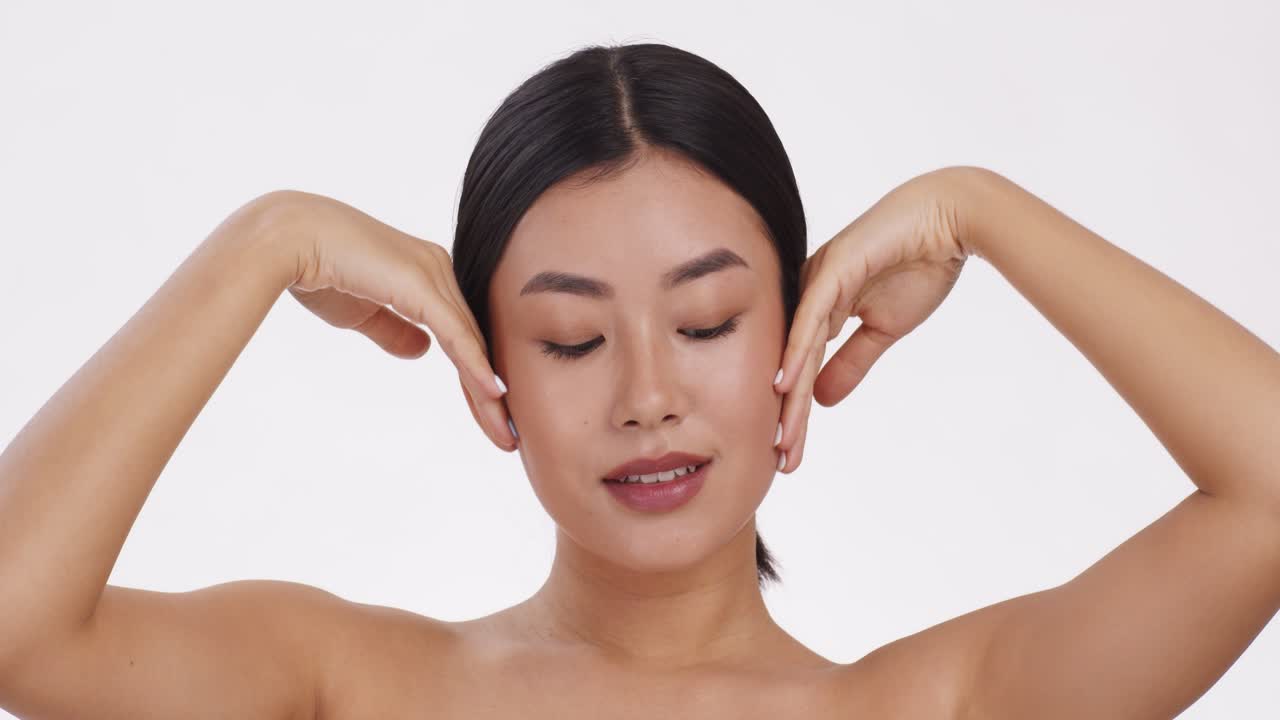 피부 관리 루틴을 가진 여성