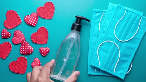 amor y seguridad: corazones y máscaras