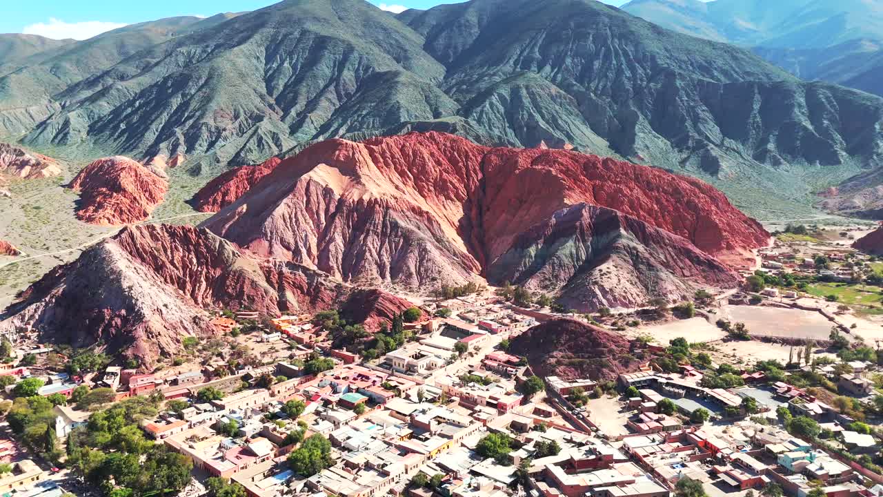 purmamarca, una de las ciudades más hermosas y coloridas de américa del sur