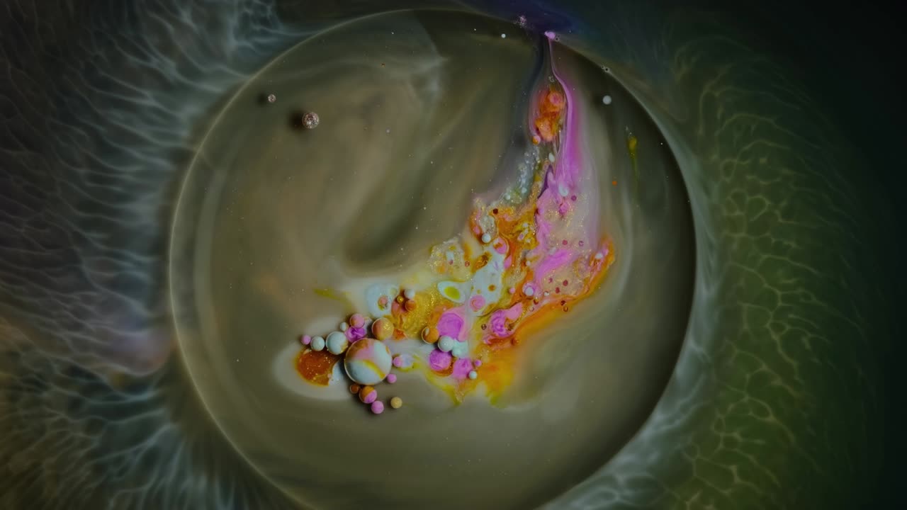 다채로운 페인트와 거품 추상적인 배경 4k 비디오