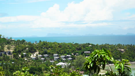 Koh-Pha-ngan,-Tailandia:-Una-Vista-Impresionante-Desde-La-Villa,-Con-Una-Vista-Panorámica-De-Koh-Tao---Toma-Amplia