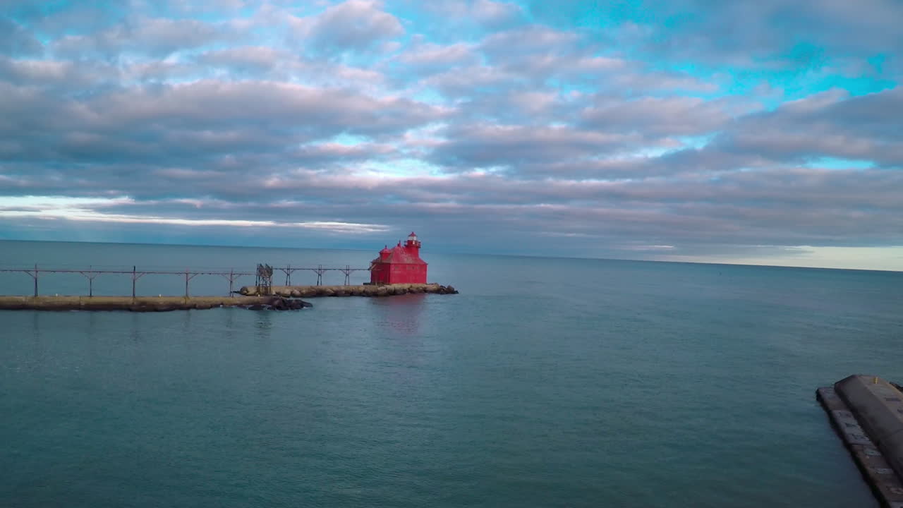 도어 카운티 위스콘신에 있는 철갑상어 베이 등대 위의 아름다운 공중
