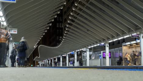 time lapse of commuters on chicago trains