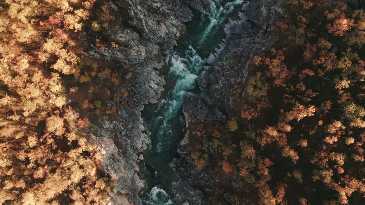 vista aérea del cañón de silfar, noruega