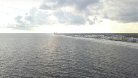 Paisaje-Marino-Tranquilo-En-Un-Día-Soleado-En-La-Playa-Naranja-En-La-Costa-Del-Golfo-De-Alabama