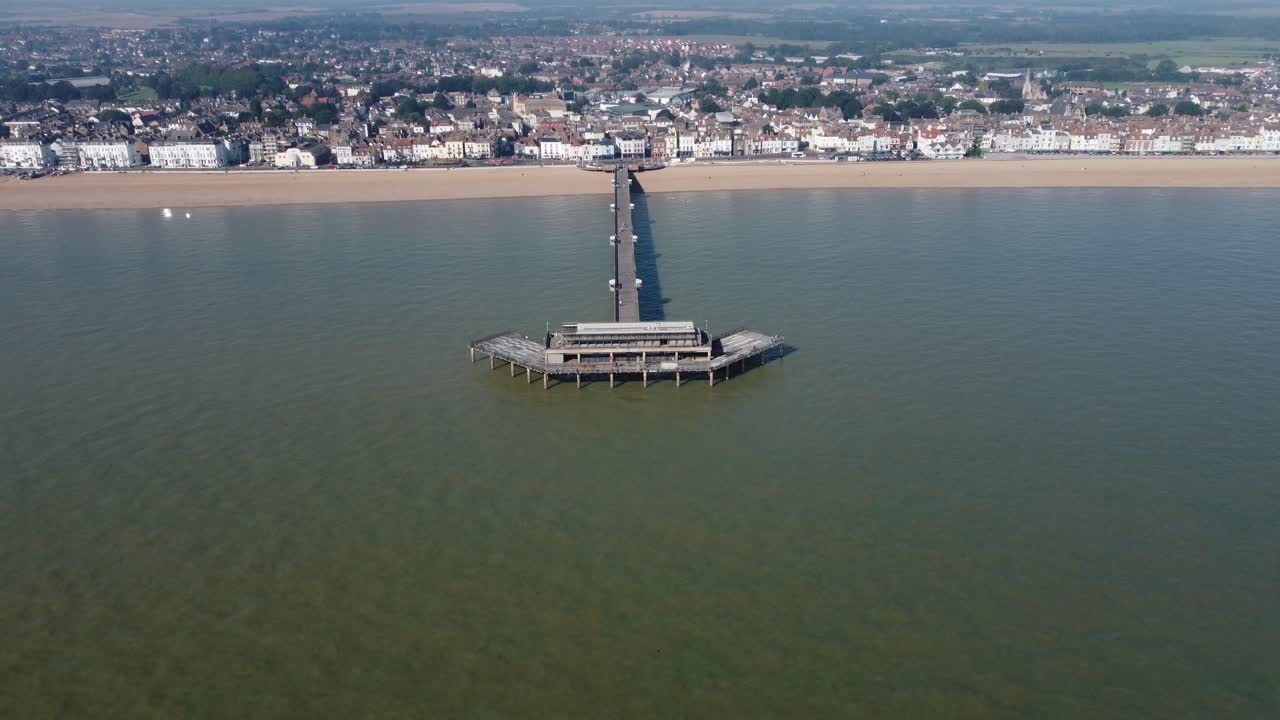 vista aérea del muelle de trato y el paseo marítimo