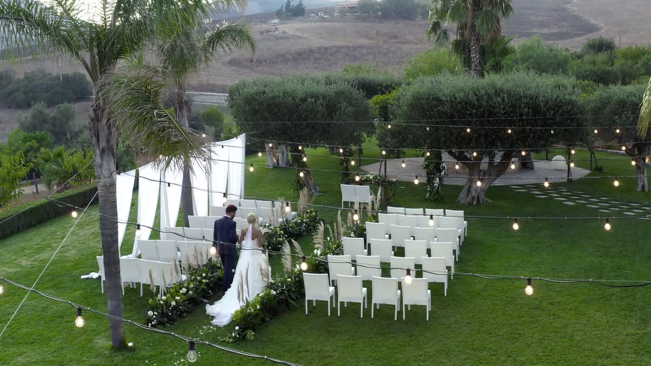 hermosa ceremonia de bodas al aire libre