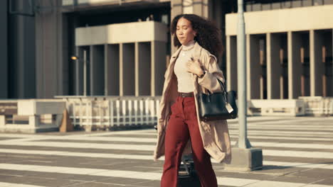 Ciudad,-Viajes-De-Negocios-Y-Mujer-Corriendo