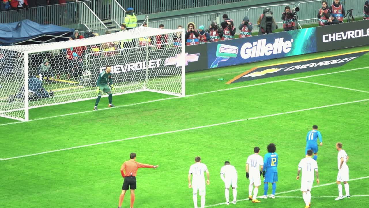 경기장 에서 축구 페널티??