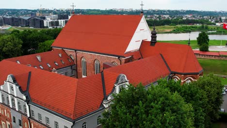 toma aérea de la iglesia de st