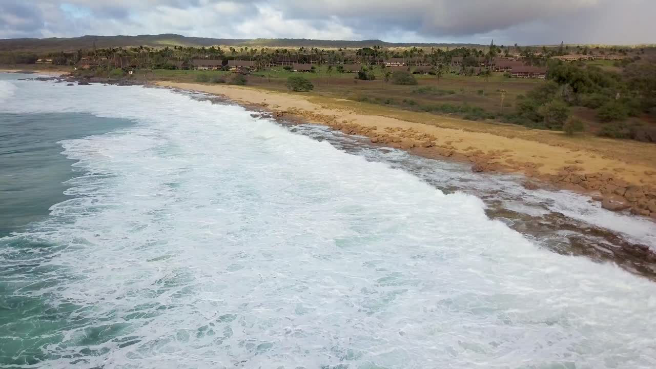aéreo sobre la playa de kephui en cámara lenta molokai hawaii 1