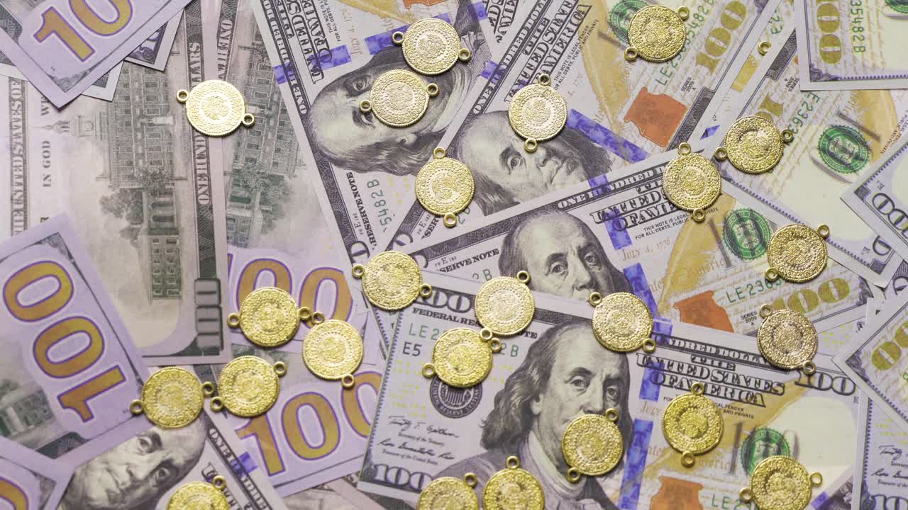 달러와 금, 미래에 투자하는 것.