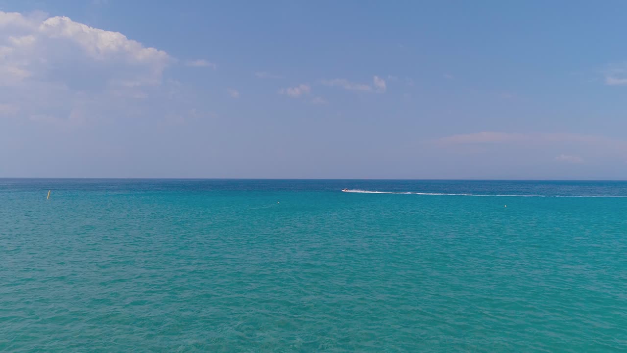 제트 스키 모험 태양 바다와 속도