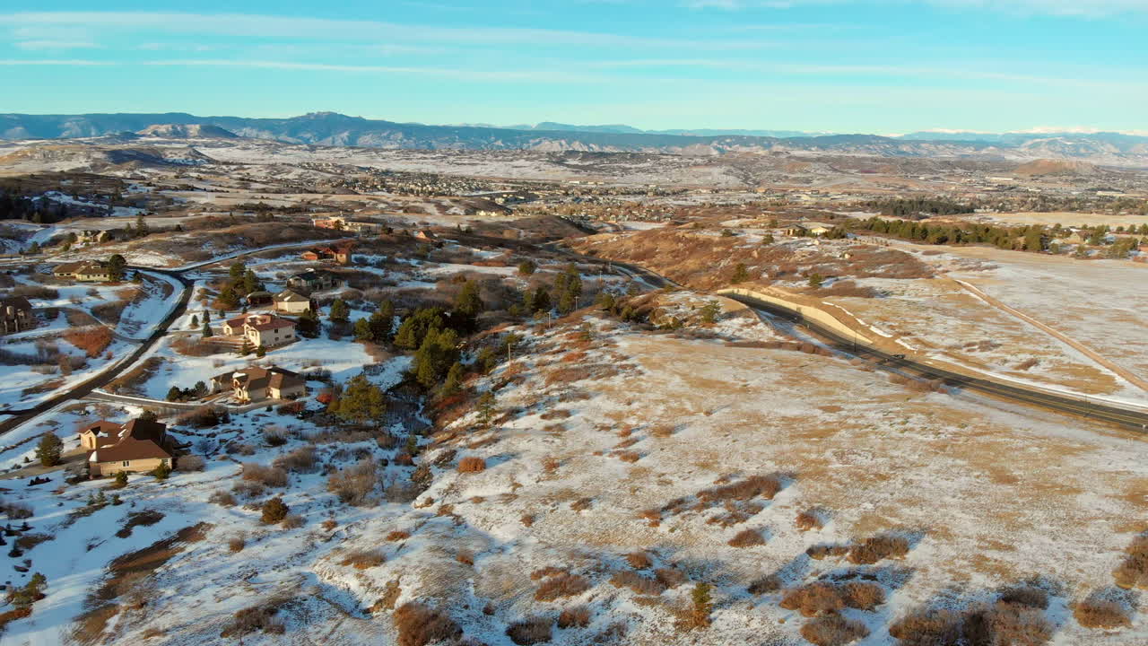 덴버 주거 지역과 배경의 평야의 무인 항공기 보기