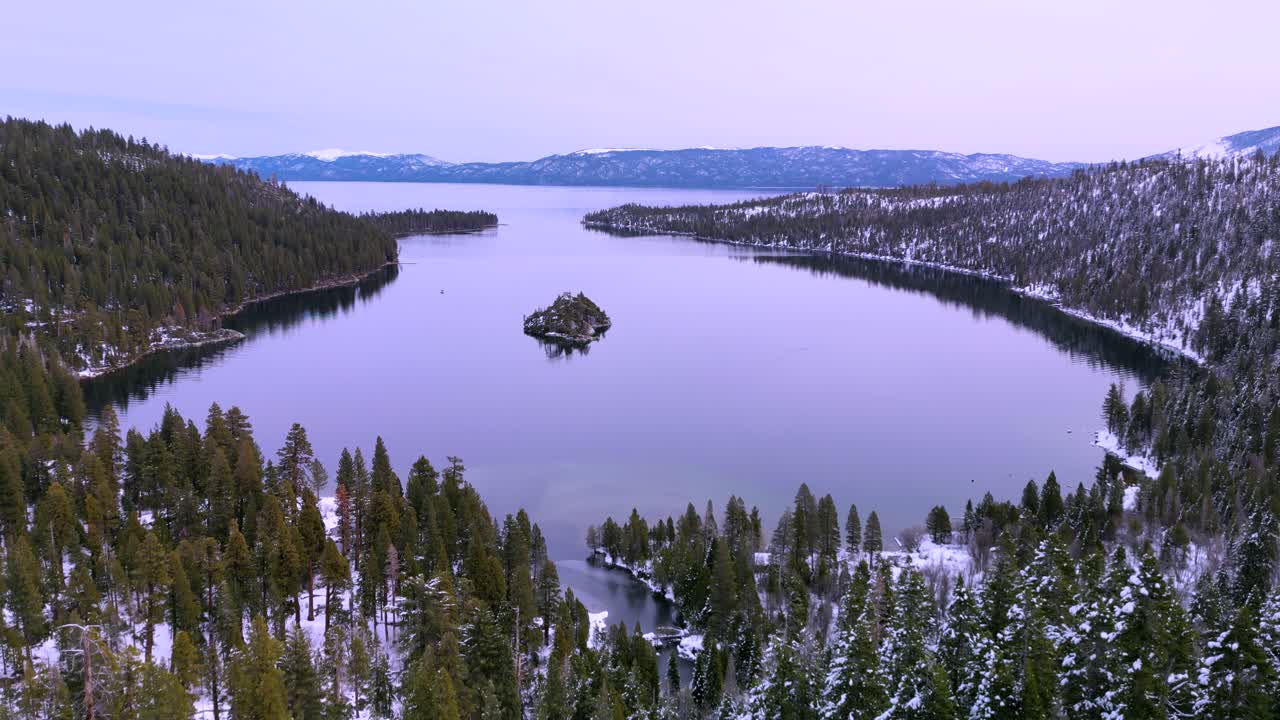 Flygvy över Emerald Bay, Lake Tahoe, Kalifornien och Fannette Island.