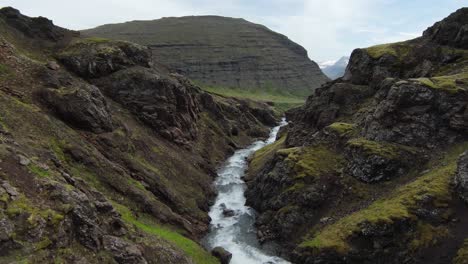 4k-Fpv-Islandia-Cascadas-Y-Valle