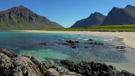 Playa-De-Las-Islas-Lofoten-Es-Un-Archipiélago-En-El-Condado-De-Nordland,-Noruega.