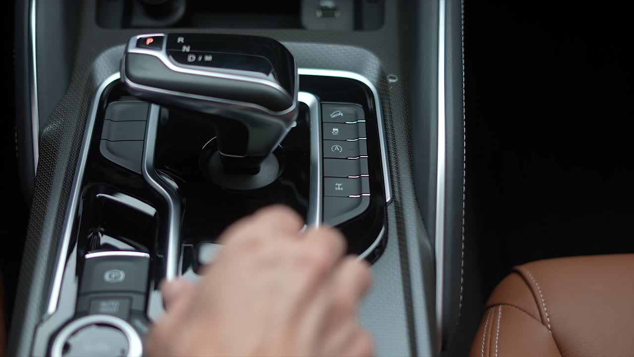 palanca de cambios de coche, interior de coche moderno, maxus d90